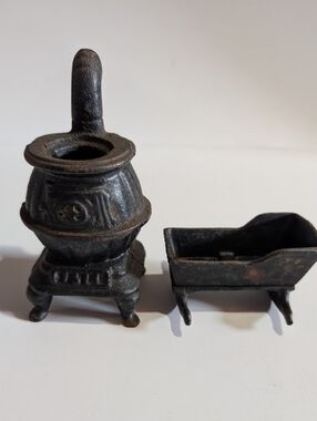Vintage Cast Iron Pot Belly Stove & Cradle Salesman Sample Doll House Miniature